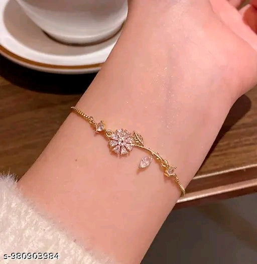 Golden Daisy Flower Charm Bracelet — Korean Aesthetic Jewelry